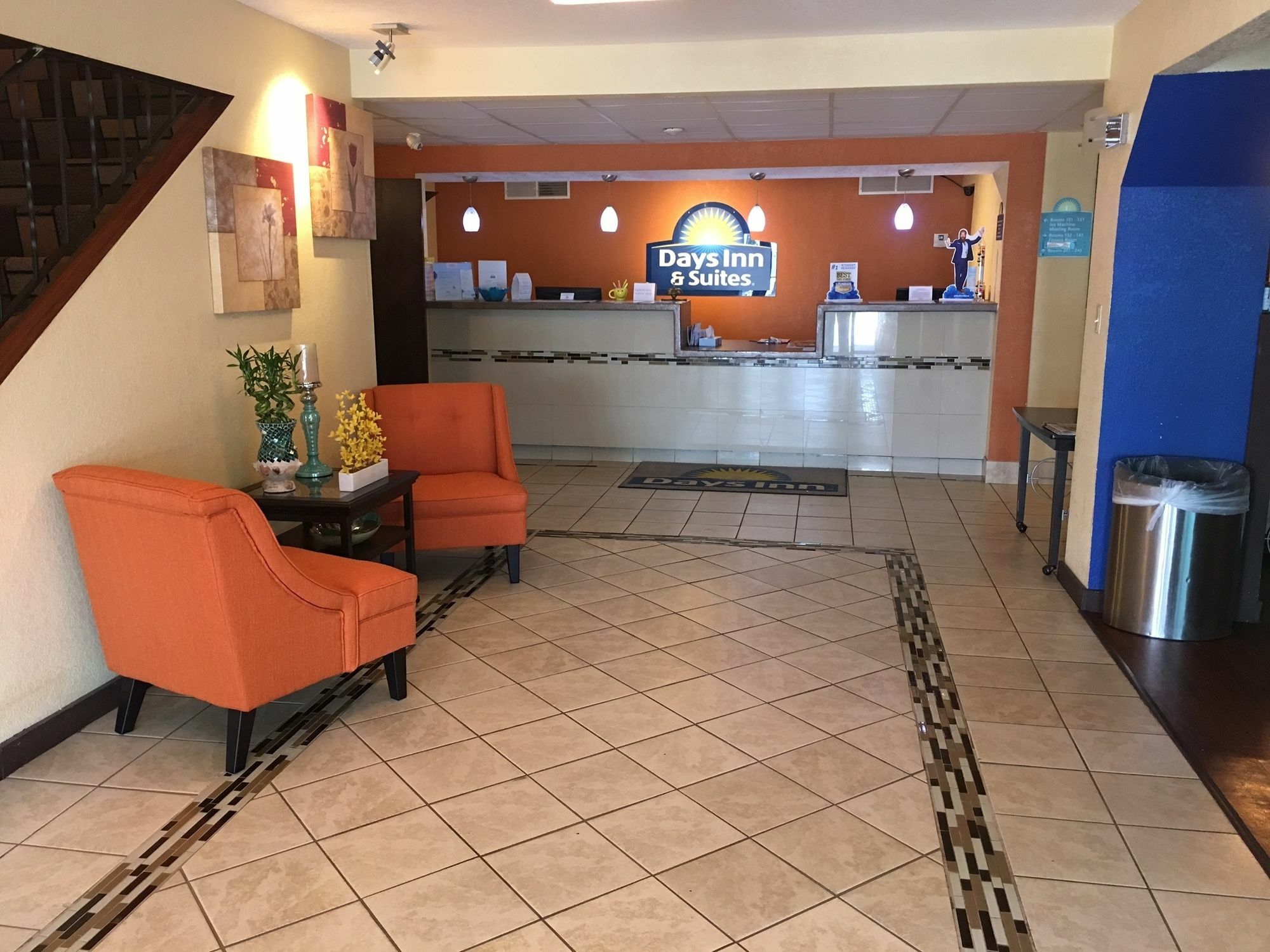 Days Inn & Suites By Wyndham Stevens Point Exterior photo
